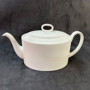 WEDGWOOD Gio Bone China White Teapot Smooth Made in England